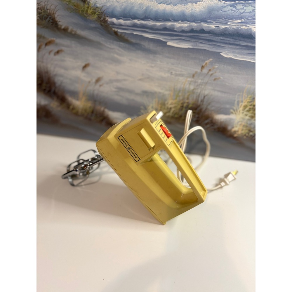 Vintage General Electric 3-Speed Hand Mixer Harvest Yellow GE D1M24 Made in USA